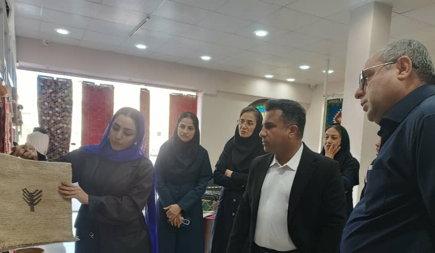 بازدید سرپرست اداره‌کل میراث‌فرهنگی، گردشگری و صنایع‌دستی از نمایشگاه صنایع‌دستی رنگ و ریشه در بوشهر