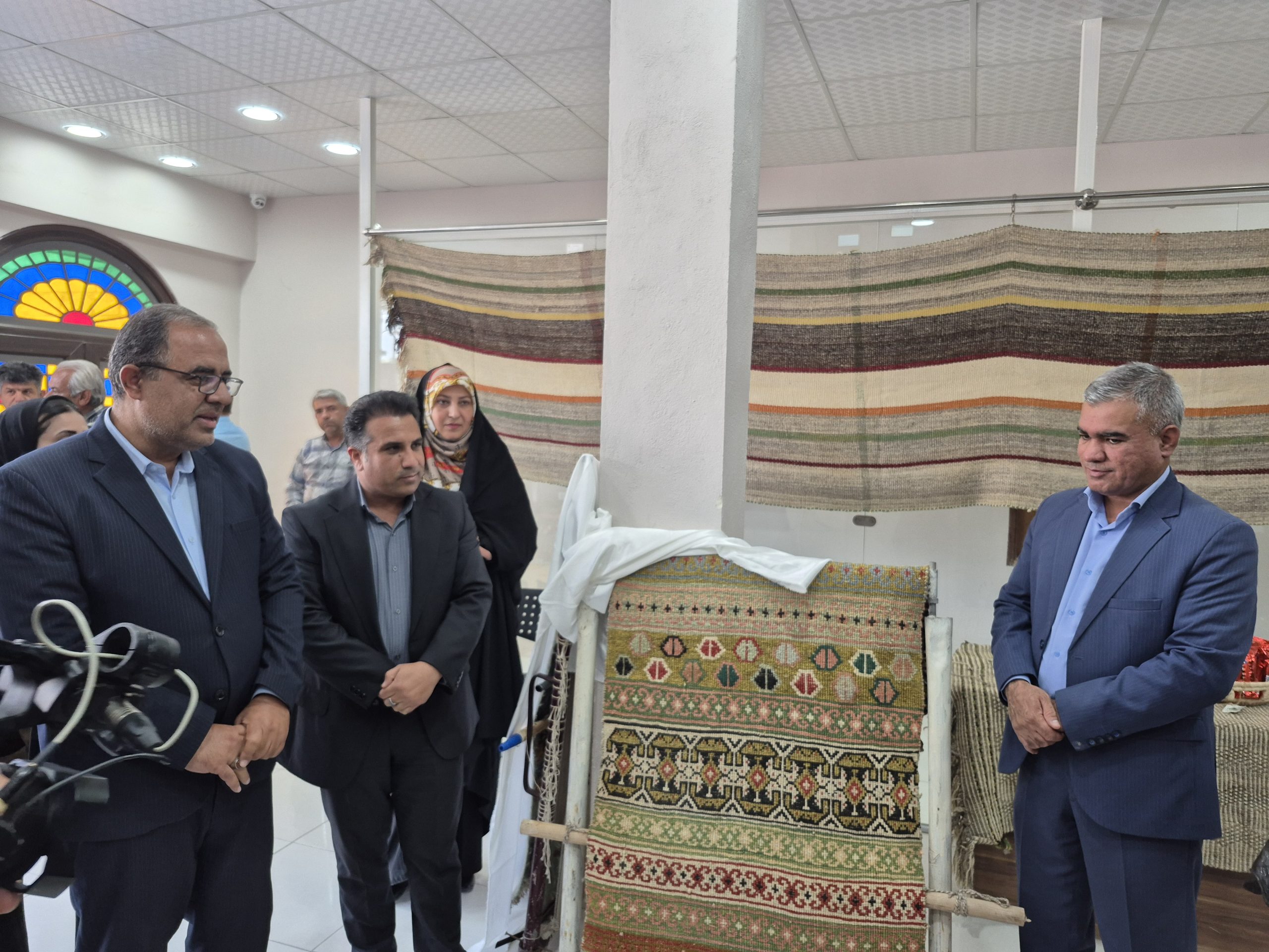 باززنده سازی گلیم قشقایی و عربی در بوشهر