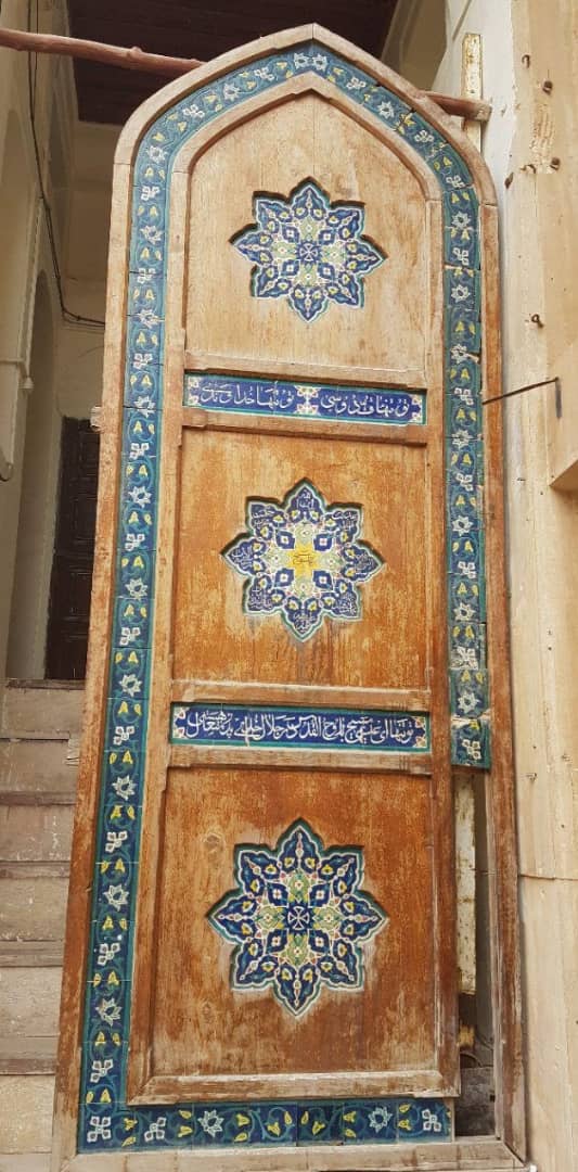 کتیبه محراب کلیسای ظهور بوشهر در مخزن موزه منطقه‌ای خلیج‌فارس نگهداری می‌شود‌