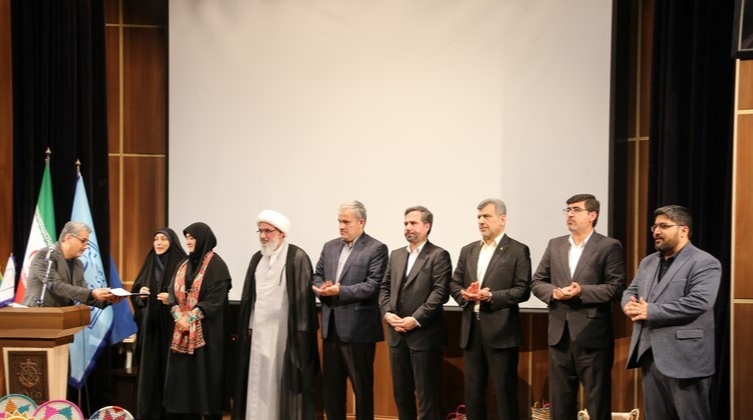 آیت‌الله صفایی بوشهری نماینده ولی فقیه در استان و امام جمعه بوشهر مطرح کردصنایع‌دستی آیینه تمدنی یک قوم است