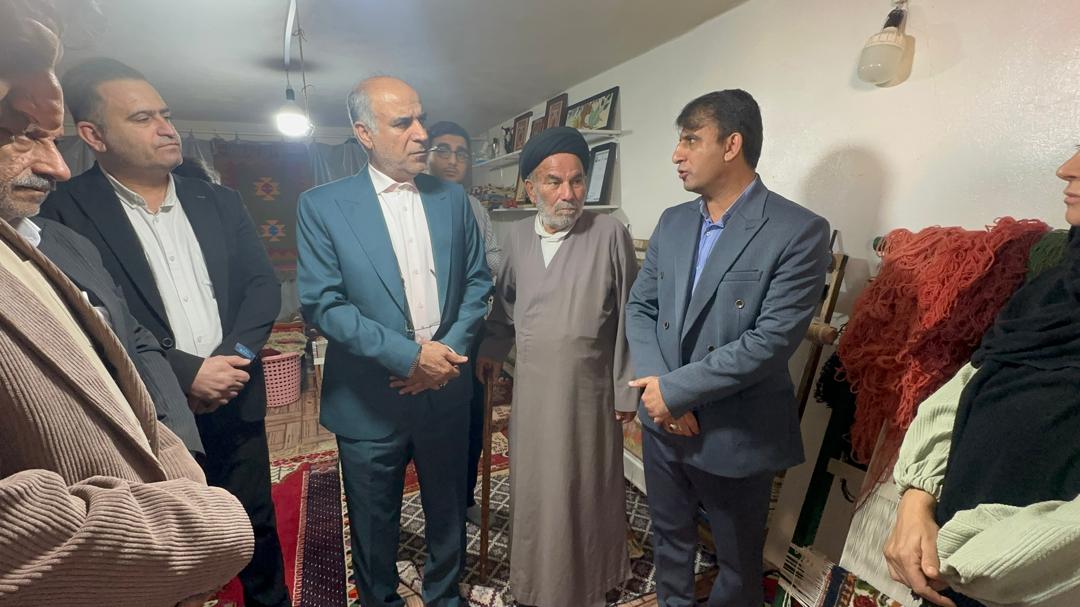 بازدید نماینده دشتی و تنگستان از کارگاه صنایع‌دستی کاکی در هفته گردشگری