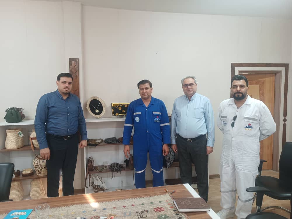  نشست معاون صنایع‌دستی استان بوشهر با رئیس خدمات عمومی و روابط‌عمومی شرکت نفت فلات قاره ناحیه بوشهر