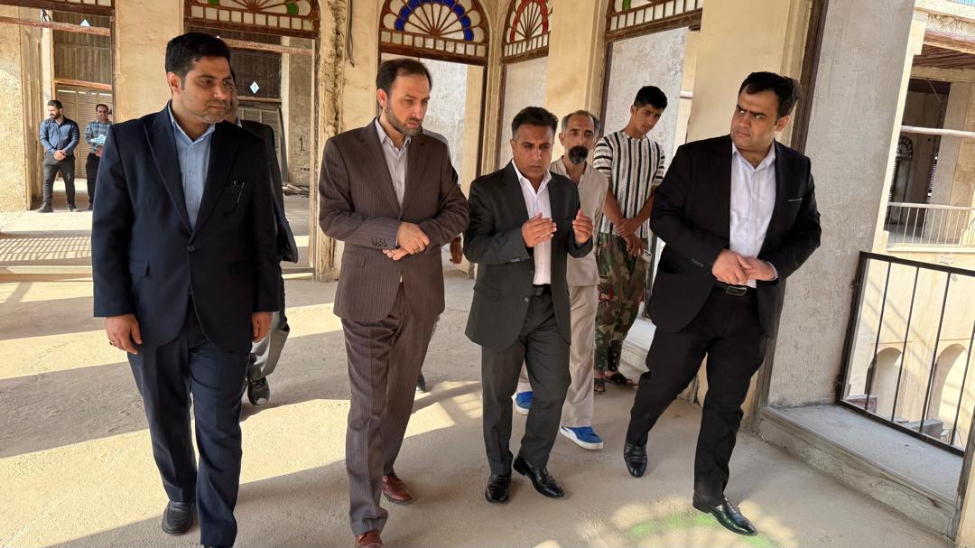 بازدید میدانی مدیرکل دیوان محاسبات و مدیرکل میراث‌فرهنگی، گردشگری و صنایع‌دستی استان بوشهر از عمارت‌های تاریخی بوشهر